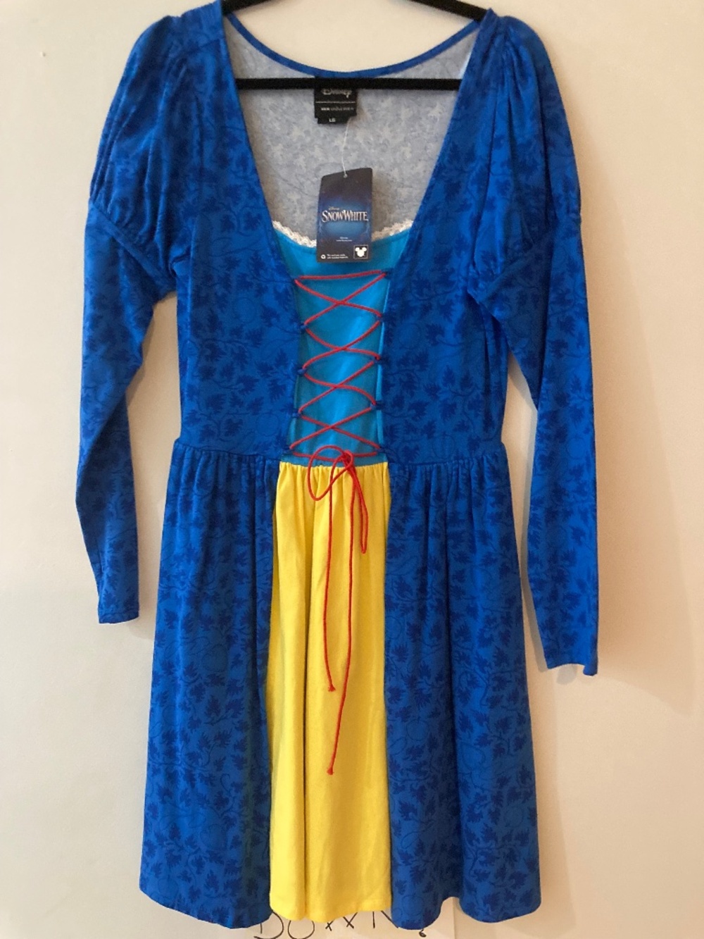 NWT Snow White dress sz lge